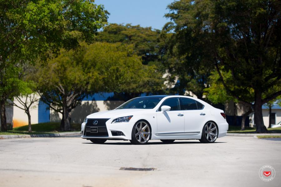  Lexus LS460 on Vossen Wheels (CG-207) 2017 года  (фото 17 из 35)